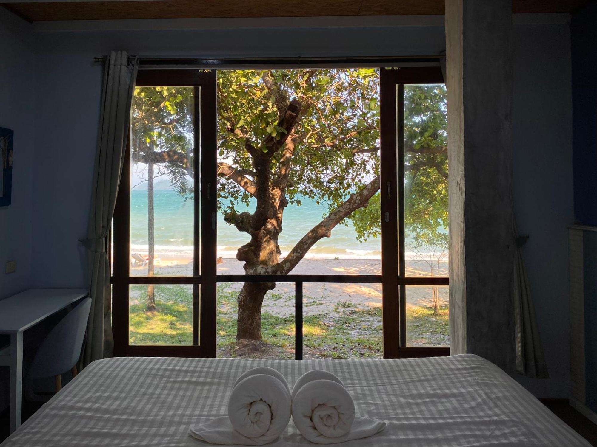 Pp Land Beach Eco Resort Koh Phayam Exterior photo